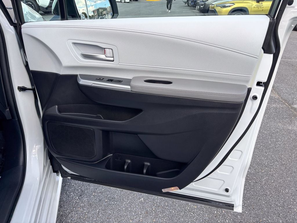 2026 Toyota Sienna XLE 8 Passenger