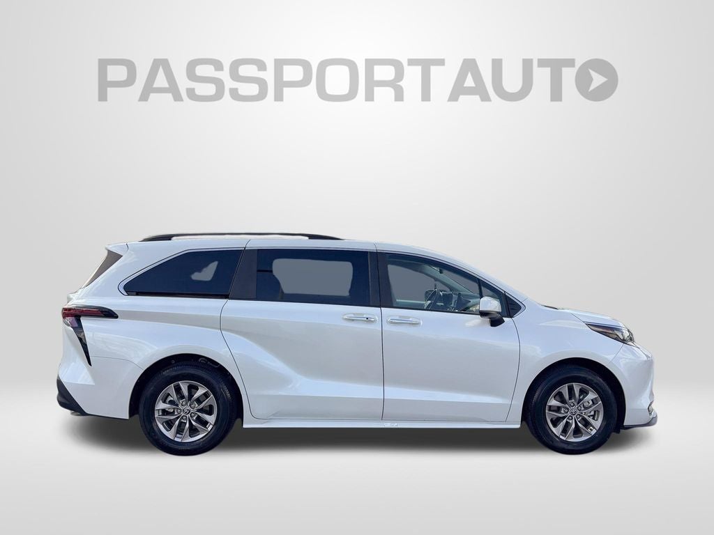 2026 Toyota Sienna XLE 8 Passenger