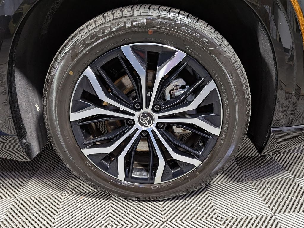 2025 Toyota Crown Signia XLE